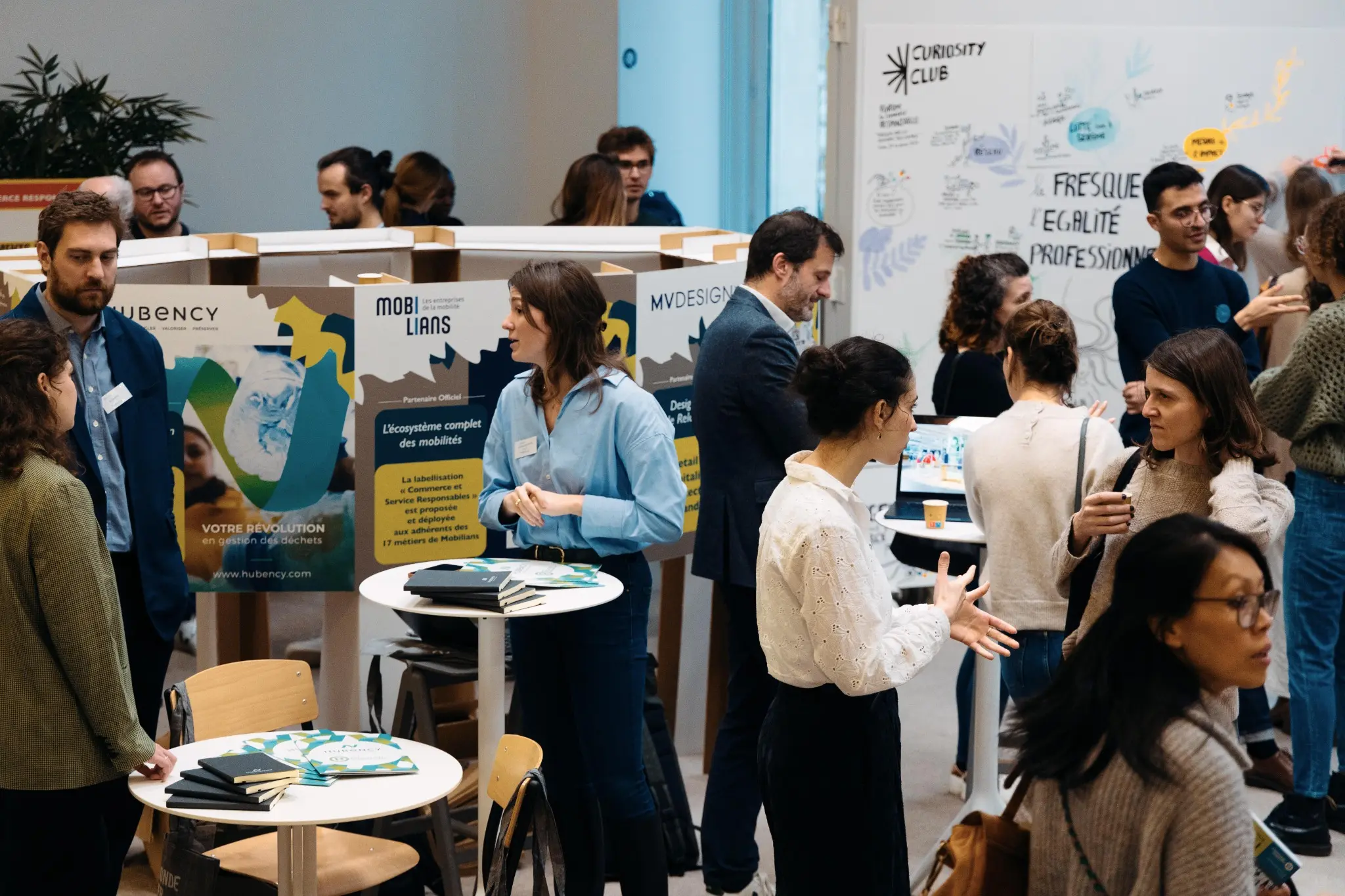 Partenaires et participants réunis dans l’espace Forum